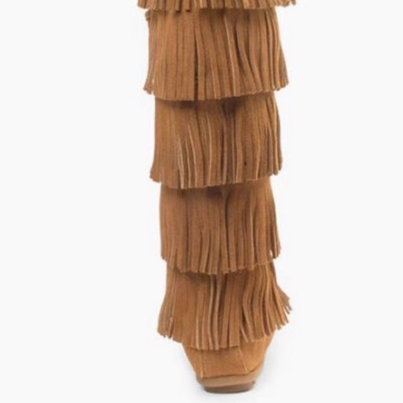 5 layer fringed boots by Minnetonka - Picture 4 of 4